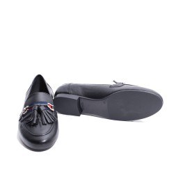 Mocasín Banda y Borlas Negro